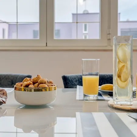 Spacious Lux Apartmán *